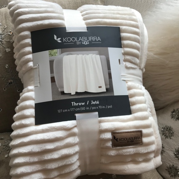 UGG throw…soooo soft ! - Picture 4 of 4